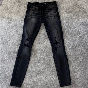 AMERICAN EAGLE - SUPER STRETCH BLACK JEGGINGS